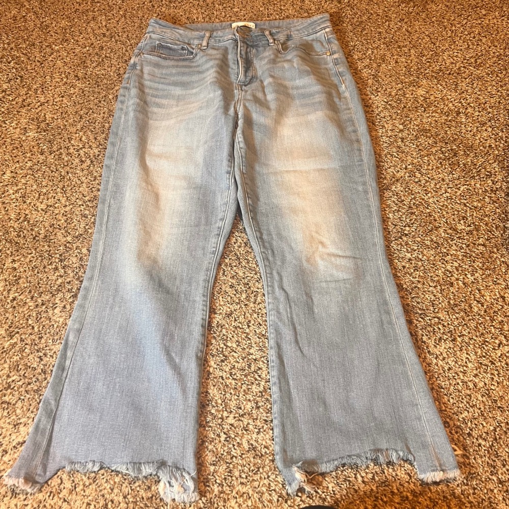 LOFT The Curvy Kick Crop Jeans Light Wash Frayed Hem Size 10 - Picture 1 of 7